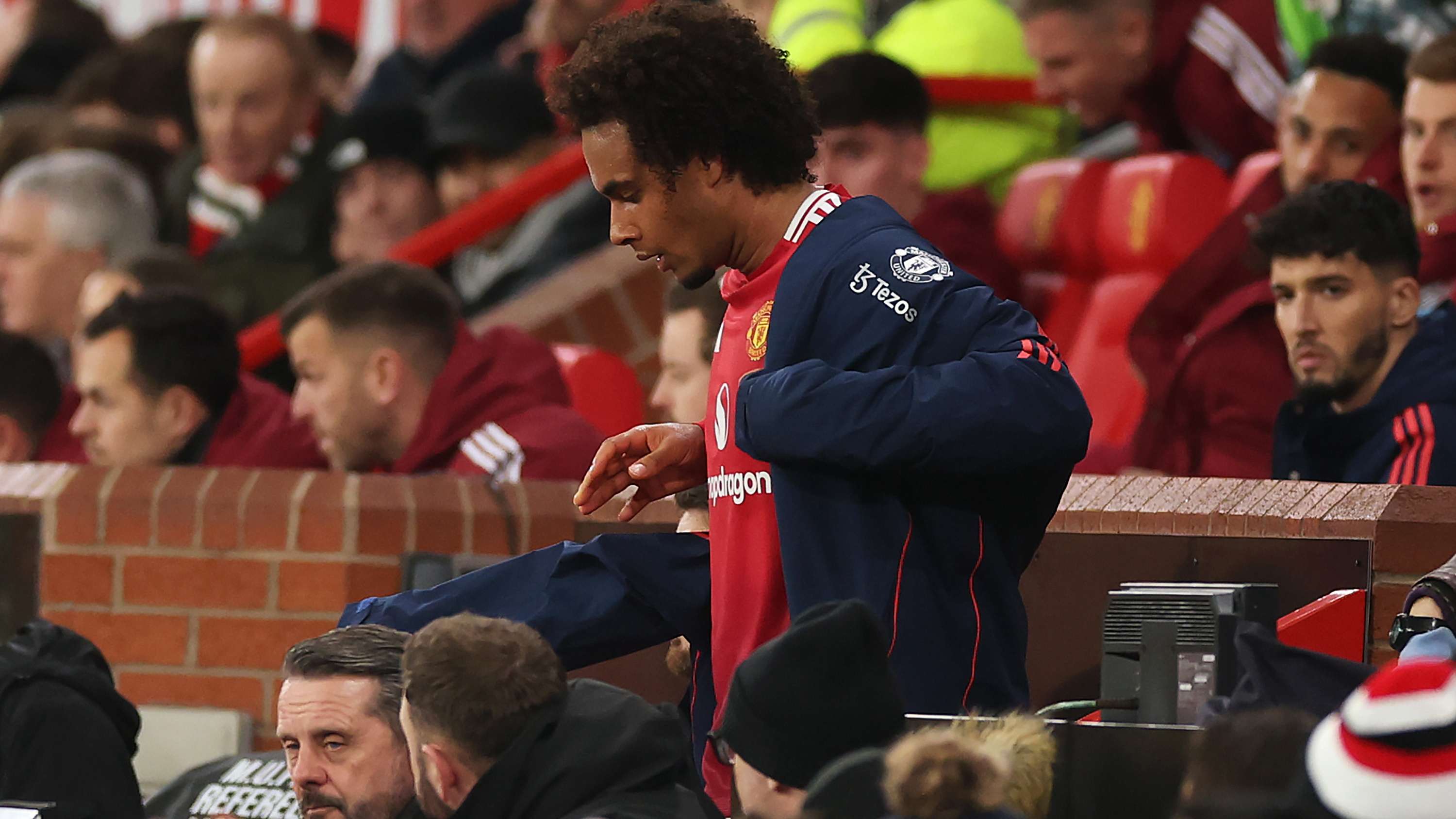 行秘密会谈 行秘密会谈