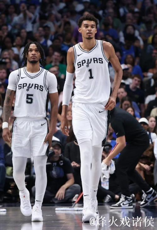 当所有人都在夸文班亚马时,我要夸夸刚刚新秀第二赛季的卡斯尔 当所有人都在夸文班亚马时,我要夸夸刚刚新秀第二赛季的卡斯尔